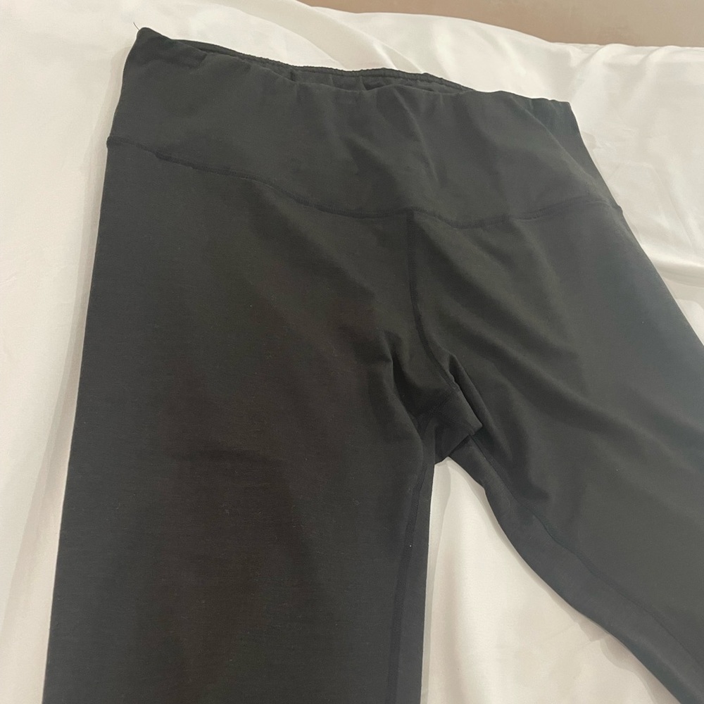 Black capris
